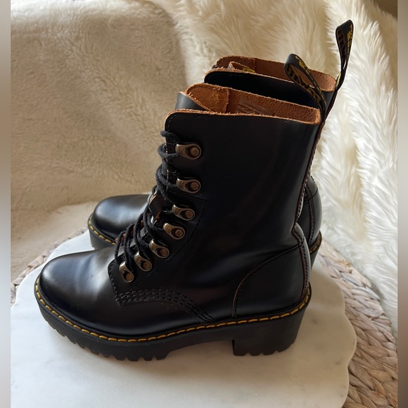DR Marten's LEONA WOMEN'S VINTAGE SMOOTH LEATHER HEELED BOOTS Size 6 WM - Picture 8 of 15